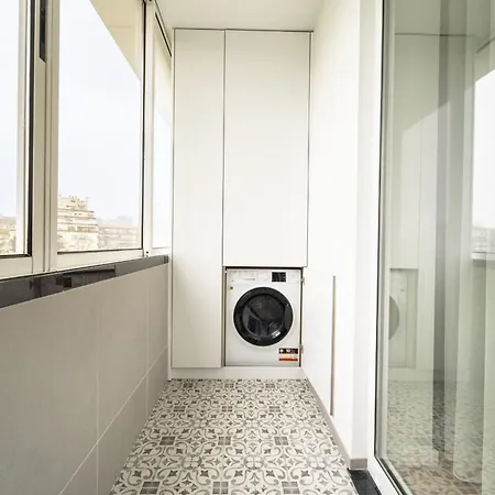 Apartment Forum By House And People