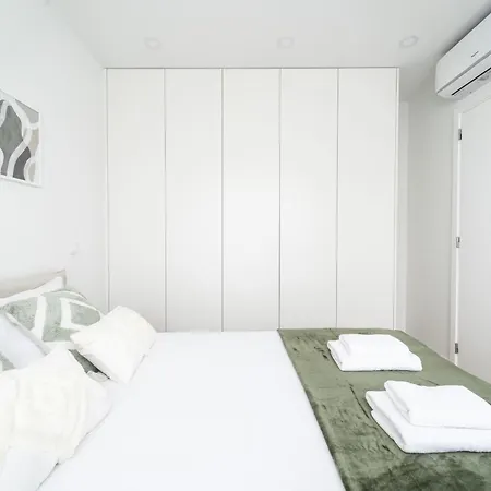 Apartment Forum By House And People