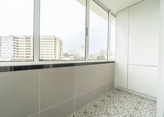 Apartment Forum By House And People *